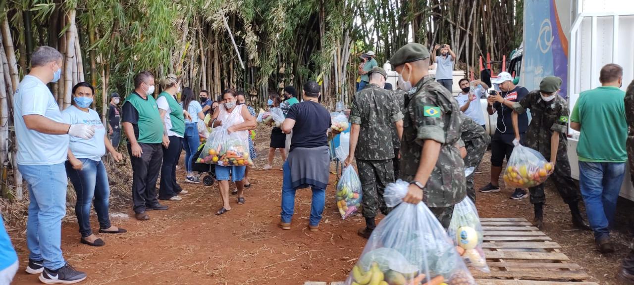 Foto 8 de 24 — Mais de 14 mil cestas com alimentos já foram doadas na Ceagesp em Araraquara